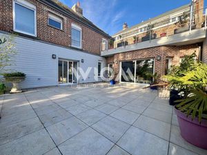 MAISON : 402m2  Harnes by WIOM