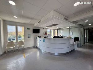 Local 100 m² Bouc-Bel-Air