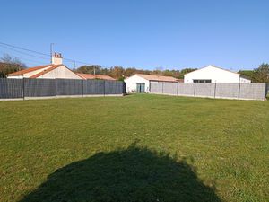 TERRAIN A BATIR NON VIALBILISÉ 500 m2 - CHAUMES EN RETZ (La