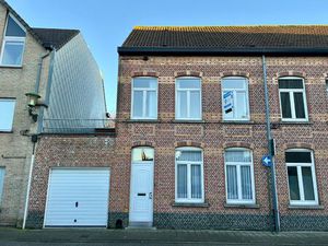 Gesloten bebouwing met 3 slaapkamers & inpandige garage centrum Eeklo