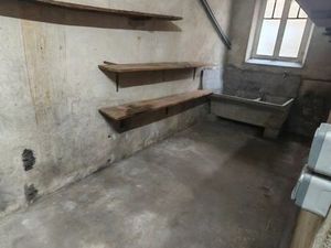 Grande Cave située au centre ville avec parking proche