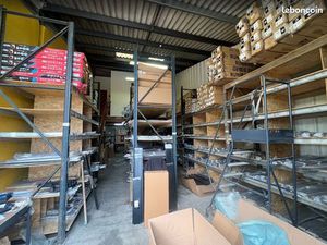 Local industriel 133 m²