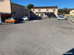 Local industriel 273 m²