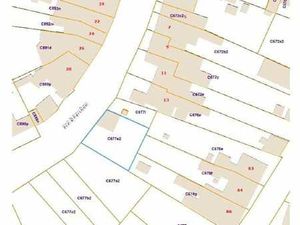 Terrain en zone constructible avec 2 garages.
