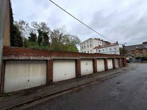10 garages sur un terrain à bâtir de 11.51 ares