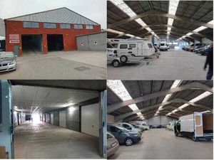 Entrepôt - parkings et box ( au sol +/- 1400m2 + étage