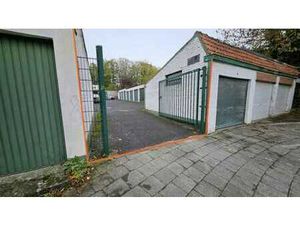 Lot de 7 Garages loués dans une batterie sans syndic