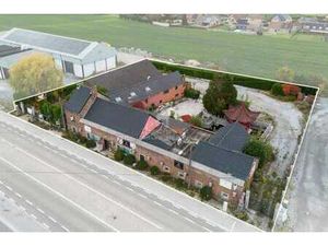 Ensemble commercial + habitation à vendre à Leval-Trahegnies