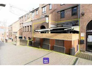Surface commerciale de +/- 112m² avec terrasse  à la rénova