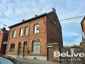 Leval-Trahegnies – Maison de maître avec jardin et garage