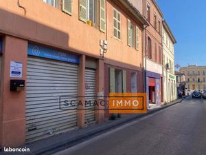 Local commercial 82 m²