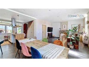 Spacieuse maison avec grange et 2 garages