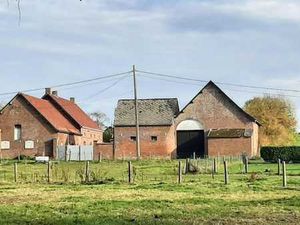 Gigantesque ferme en carré au cœur du Pays des Collines 