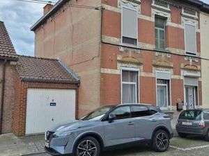 Grande maison avec garage