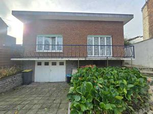 Villa 4 façades  plain pied  à rénover