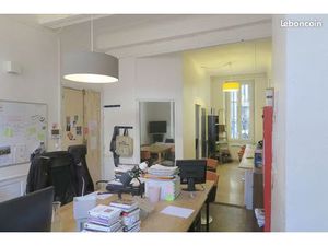 Bureaux et/ou habitation en rdc avec cour