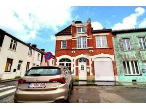 Maison 3 façades spacieuse et fonctionnelle