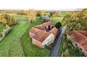 FERME MAGNIFIQUEMENT SITUÉE EN PLEINE NATURE