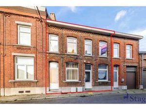 Immeuble rénové avec 2 unités et cour plein sud