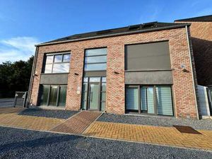 Ensemble immobilier de 10 appartements récents avec parki...