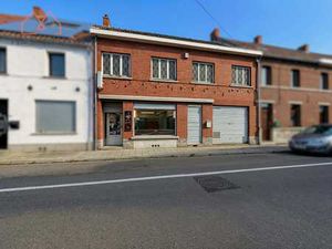 Immeuble à rénover avec commerce et logement