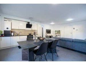 Rez-de-chaussée avec terrasse et parking inclus à Bouffioulx