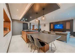 Jolie maison fraîchement rénovée avec matériaux de qualité