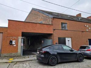 Maison de deux habitations + terrain avec hangar et studios