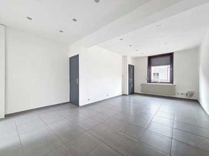 Maison avec garage et terrasse