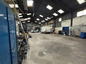 Local d'activités à vendre