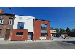 Immeuble neuf de 4 logements  2 garages  5 places de parking