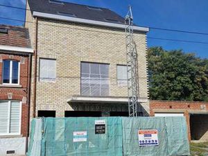 Bel immeuble 2apparts de 2et 3ch avec 2 garages à parachever