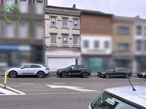 Maison de commerce et grand entrepôts + garages