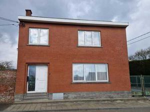 Maison d'habitation avec jardin et garage