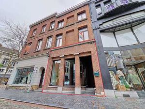 Surface commerciale au centre-ville  avec vitrine