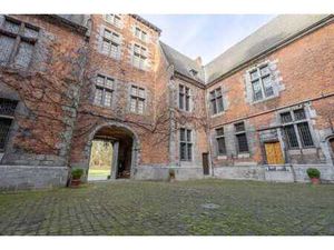 EXCEPTIONNEL APPARTEMENT 2CH. + 2SDB AU COEUR D'UN CHÂTEAU D