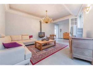 Impressionnante demeure avec un espace pour profession libér