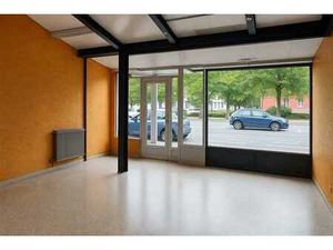 Excellente visibilité avec parking en face