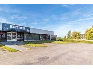 surface commerciale de 3600 m2