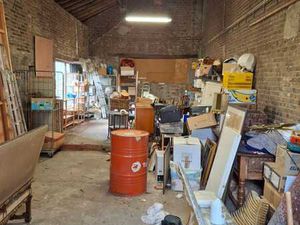 A louer dépôt 80m2 avec alarme et fosse pour voiture