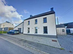 Maison 4 façades fraichement rénovée