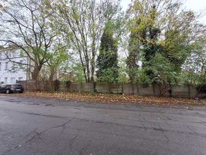 Terrain en plein centre de Lodelinsart