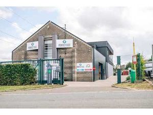 Immeuble commercial - stockage  bureaux et showroom