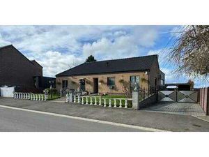 Bungalow avec atelier et appartement