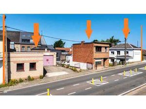 Ensemble de 3 biens (entrepôt et 2 maiosns) à l'entrée de VI