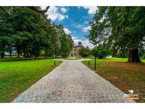 Manoir d’exception à Donceel – Prestige et opportunité rare.