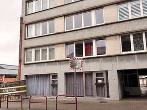 ? Superbe studio rénové à vendre – Waremme centre