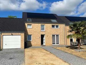 Maison moderne de 4 chambres avec garage  jardin et piscine