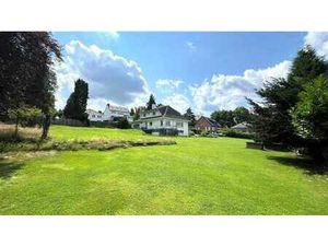 Villa 6ch. avec parcelle à bâtir attenante.