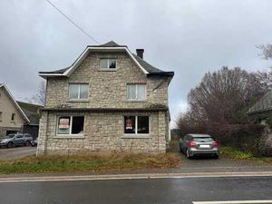Maison en pierre du pays à rénover à Robertville